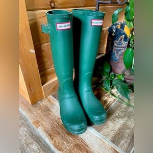 Hunter Rain boots. Green. Womens Size 7.